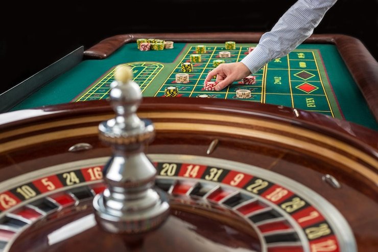 Antarmuka permainan live dealer error slot dengan studio multi-kamera dan sorot pemain Indonesia